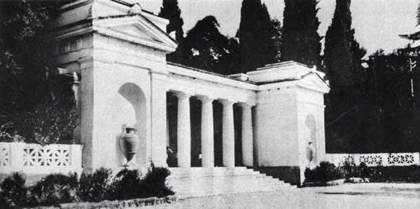 Entrance to the Lower Park. 1930 s. Archives photo 