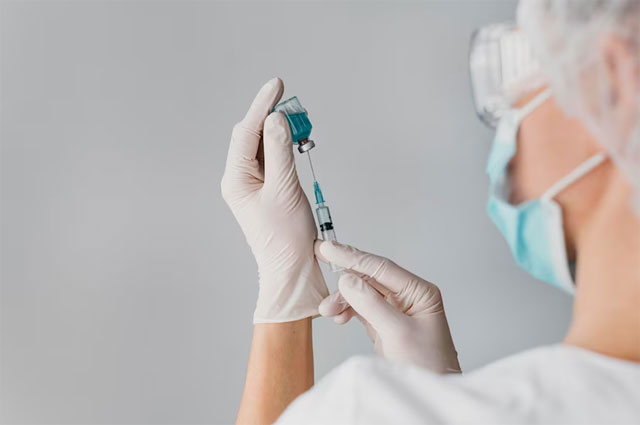 https://ru.freepik.com/free-photo/doctor-holding-a-syringe-for-a-vaccine_12336553.htm#query=%D0%B2%D0%B0%D0%BA%D1%86%D0%B8%D0%BD%D0%B0&position=0&from_view=search&track=sph